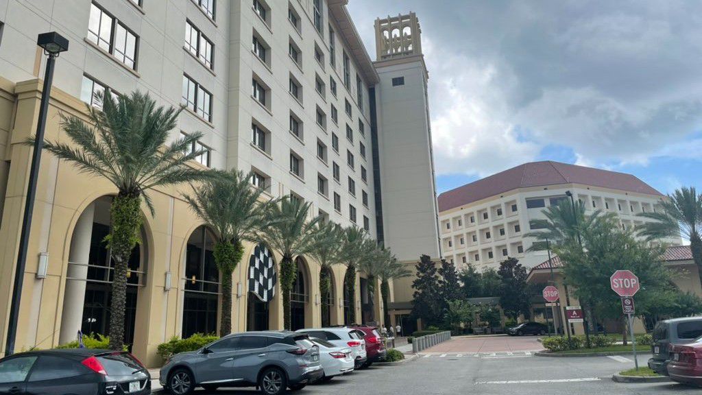 Halifax Health offers new incentive for nurses amid surge